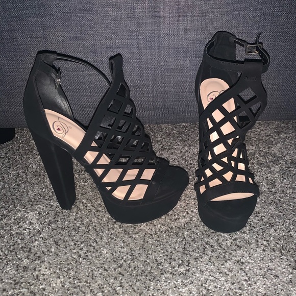 Macy’s shoes hardly worn - Picture 3 of 3